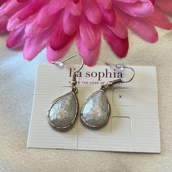 Free with the purchase of $25 or more! - Picture 2 of 4